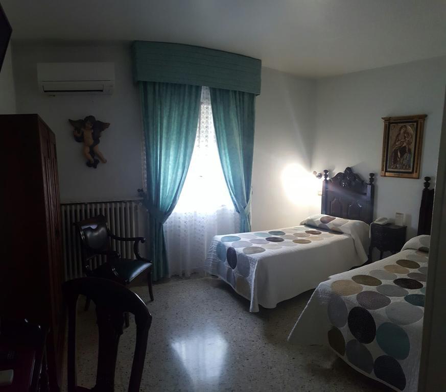 Hotel Nico Медінаселі Екстер'єр фото