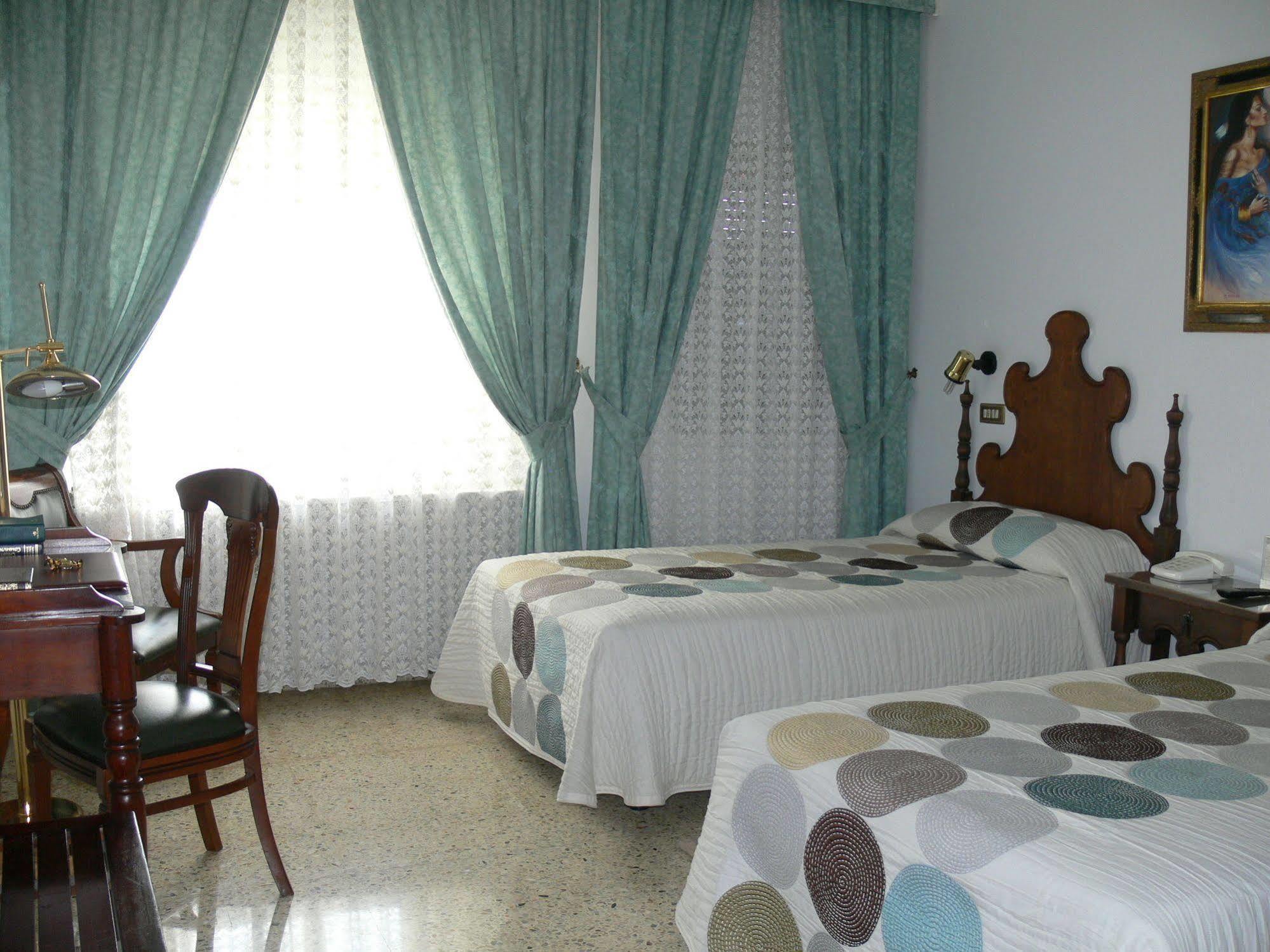 Hotel Nico Медінаселі Екстер'єр фото